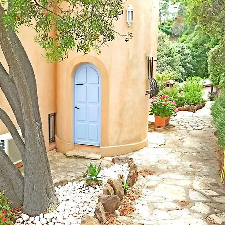 Дом отдыха Le Trayas Superieur Теуль-сюр-Мер