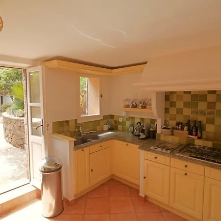 Дом отдыха Le Trayas Superieur Теуль-сюр-Мер